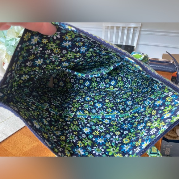 Vera Bradley Daisy Daisy Tote & Hipster Set - Picture 11 of 11